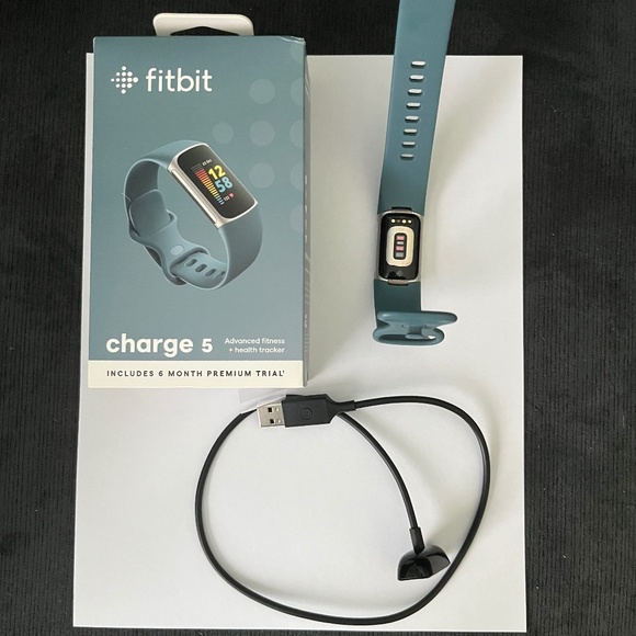 Fitbit Charge 5 Fitness & Health tracker, smart watch - Picture 4 of 9